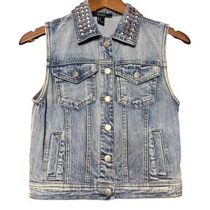 Forever 21 Women Small Studded Denim Vest Light Wash Blue Sleeveless Jean Jacket